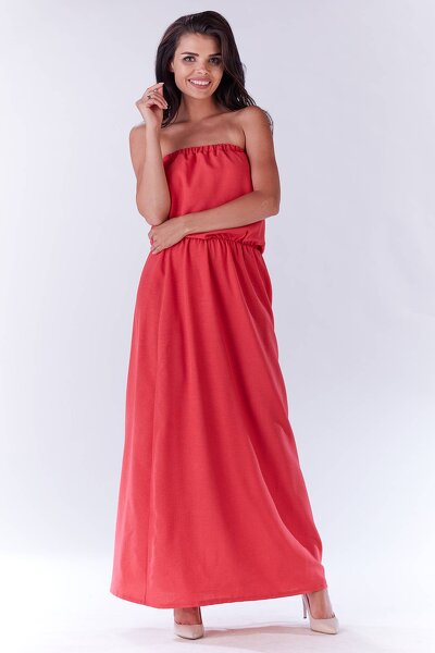 Długa różowa sukienka z odkrytymi ramionami