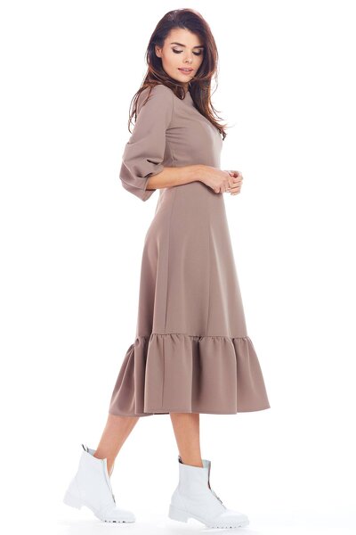 Długa sukienka w kolorze cappuccino o luźnym fasonie