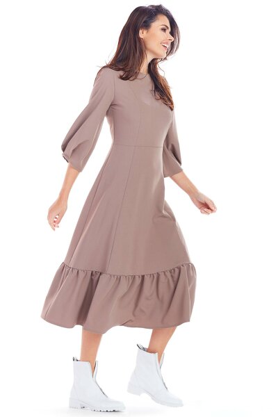 Długa sukienka w kolorze cappuccino o luźnym fasonie