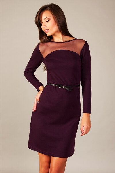 Fioletowa dopasowana sukienka z ozdobnym dekoltem