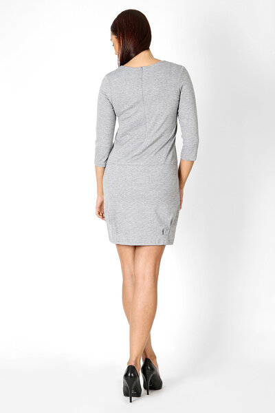 Szara sukienka z ozdobnymi zamkami