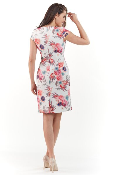 Dopasowana sukienka midi w kwiaty fuksji