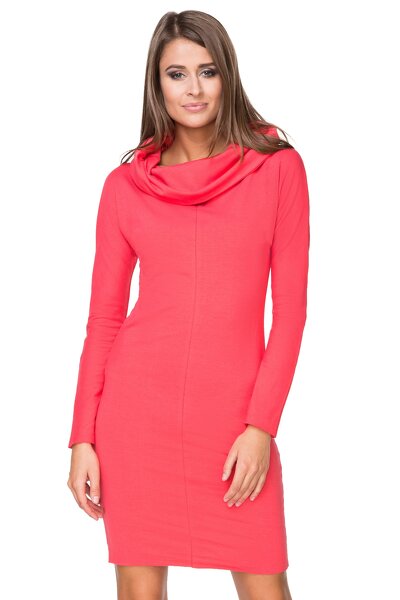 Koralowa sukienka z kominem