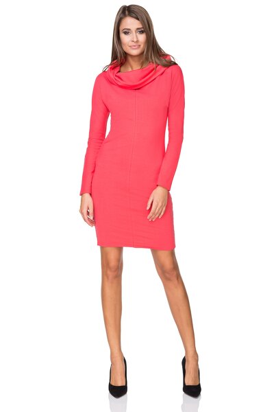 Koralowa sukienka z kominem