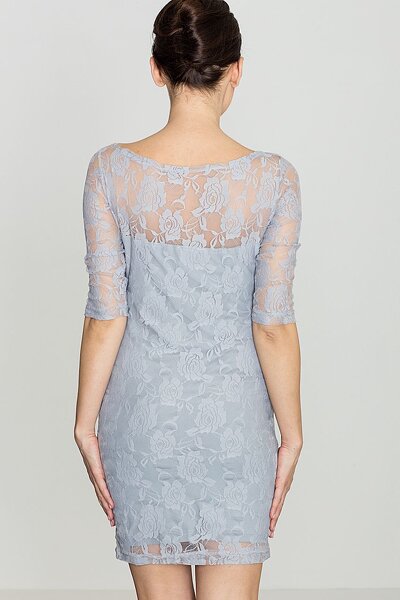 Dopasowana sukienka koronkowa w szarym kolorze