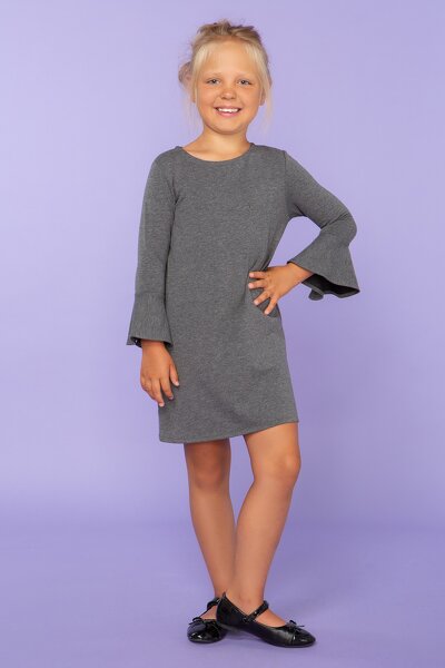 Szara sukienka z falbanką przy rękawie dla córki