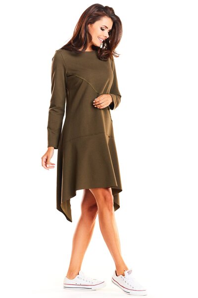 Dresowa sukienka w kolorze khaki o asymetrycznym kroju