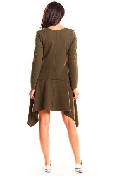 Dresowa sukienka w kolorze khaki o asymetrycznym kroju