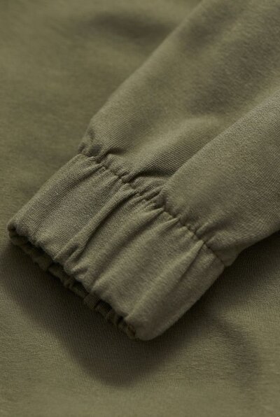 Dresowa sukienka w kolorze khaki uszyta z elastycznej dzianiny