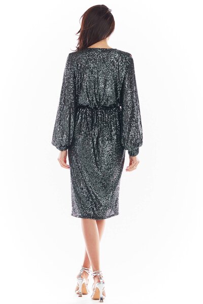Dzianinowa cekinowa sukienka w grafitowym kolorze o kopertowym fasonie