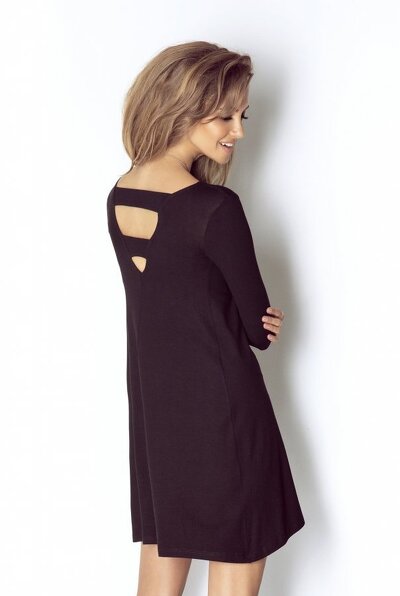 Dzianinowa czarna sukienka o luźnym fasonie