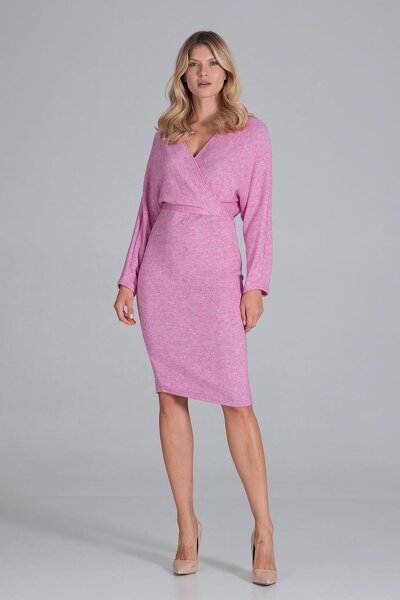 Dzianinowa sukienka w kolorze fuksji z kopertowym dekoltem
