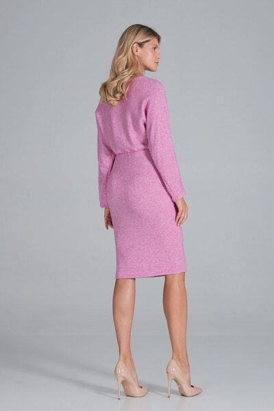 Dzianinowa sukienka w kolorze fuksji z kopertowym dekoltem