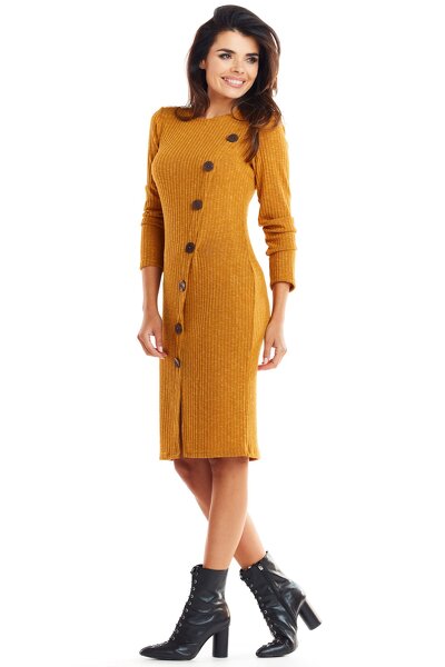 Dzianinowa sukienka w kolorze karmelkowym