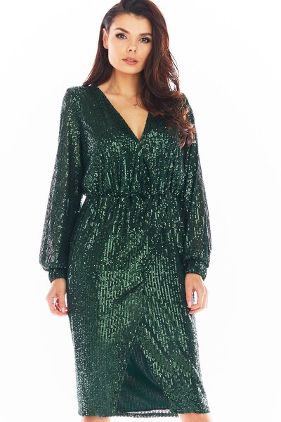 Dzianinowa zielona sukienka z cekinami o kopertowym fasonie
