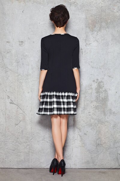 Dziewczęca czarna sukienka z falbanką w kratkę