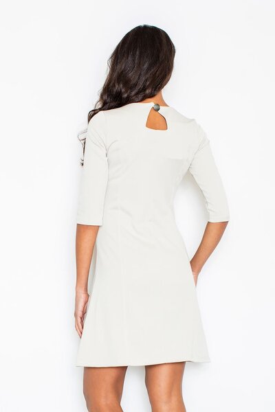 Beżowa sukienka z rękawem 3/4