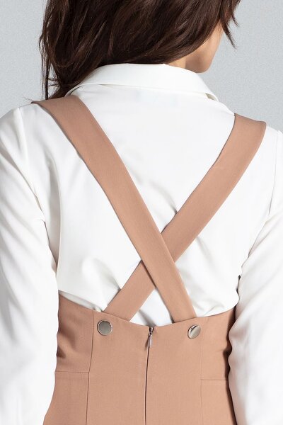 Brązowa sukienka z odkrytymi plecami