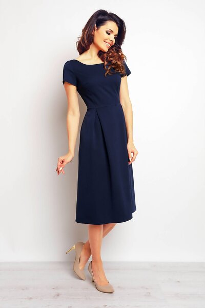 Elegancka granatowa sukienka o długości 7/8