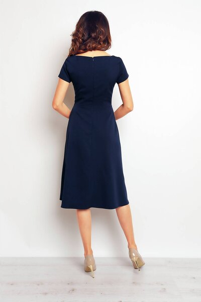 Elegancka granatowa sukienka o długości 7/8