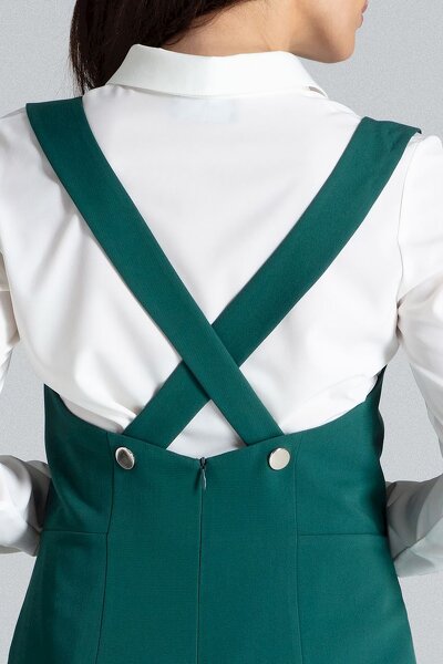 Zielona sukienka z odkrytymi plecami