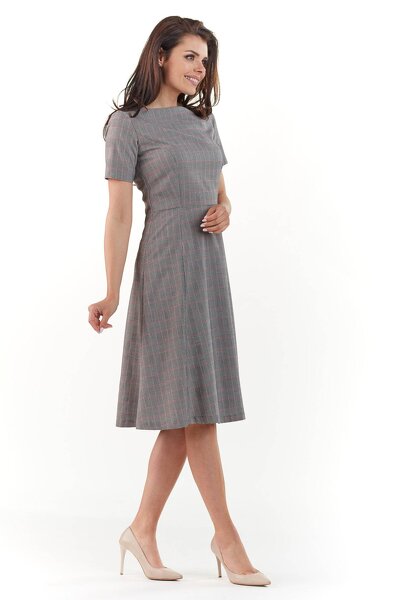 Elegancka rozkloszowana sukienka z taliowaną górą