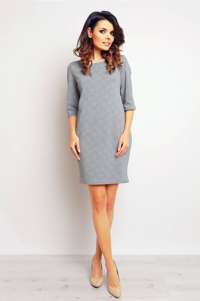 Elegancka sukienka midi o luźnym fasonie