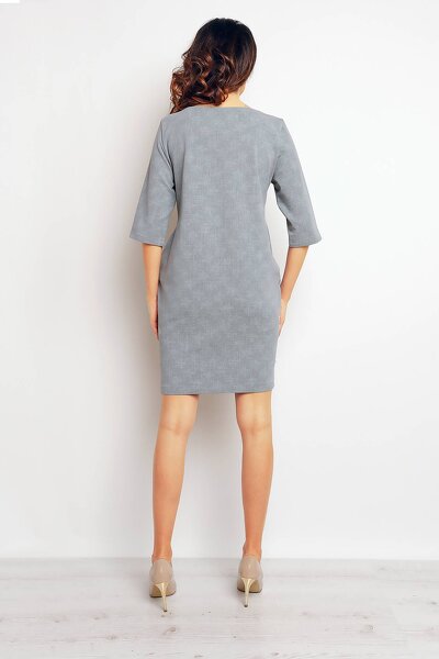 Elegancka sukienka midi o luźnym fasonie