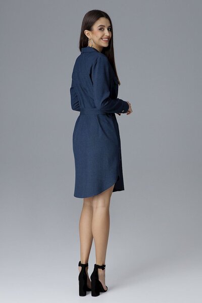 Koszulowa sukienka w granatowym kolorze