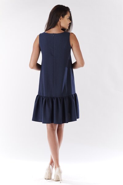 Granatowa luźna sukienka z falbaną na dole