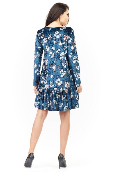 Granatowa luźna sukienka z ozdobną falbaną na dole