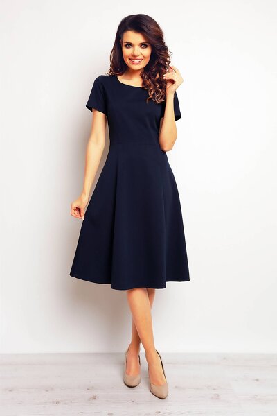 Granatowa rozkloszowana sukienka o długości 7/8