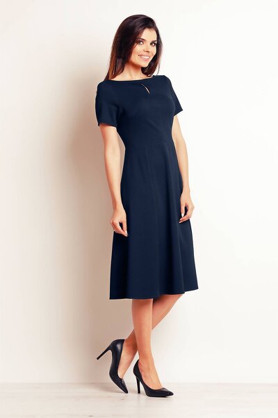 Granatowa rozkloszowana sukienka z łezką w dekolcie