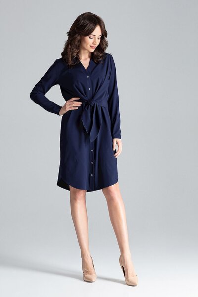 Koszulowa sukienka zapinana z przodu w granatowym kolorze