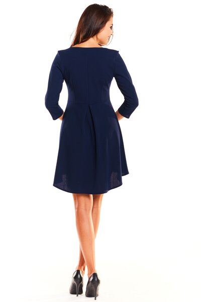 Granatowa sukienka midi z kontrafałdą na plecach