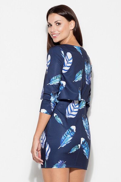 Granatowa sukienka ozdobiona niebieskimi elementami