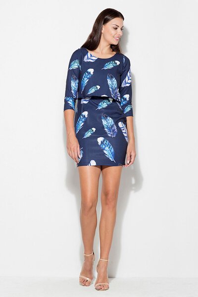 Granatowa sukienka ozdobiona niebieskimi elementami