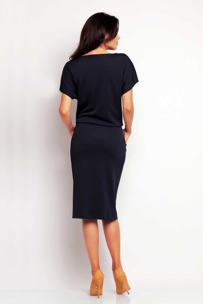 Granatowa sukienka o fasonie kimono