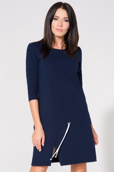 Sportowa granatowa sukienka z lekkim rozcięciem z przodu