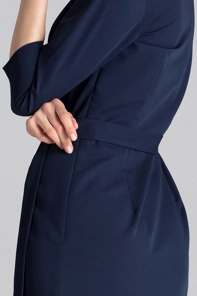 Sukienka z kopertowym dekoltem w granatowym kolorze