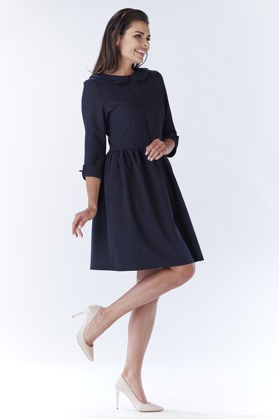 Granatowa sukienka z marszczeniem w pasie