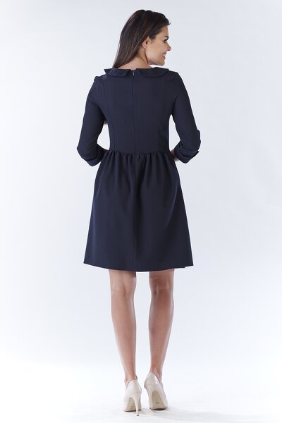 Granatowa sukienka z marszczeniem w pasie