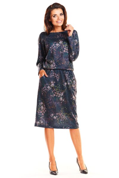 Granatowa sukienka za kolano w ozdobne kwiaty