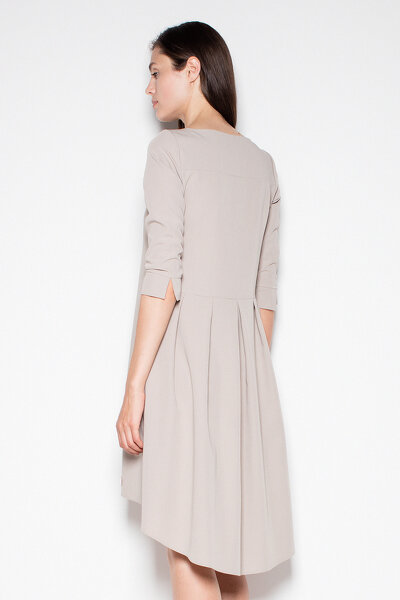 Beżowa sukienka z przedłużonym tyłem