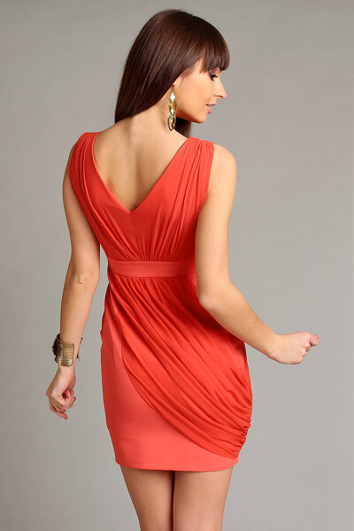 Koralowa sukienka mini z asymetrycznym marszczeniem