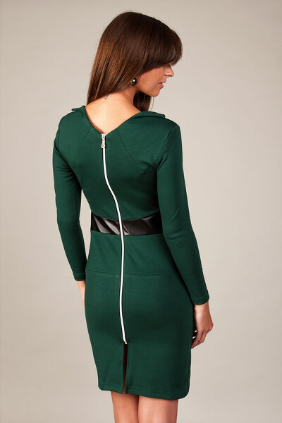 Zielona dopasowana sukienka z pasem z eko-skóry