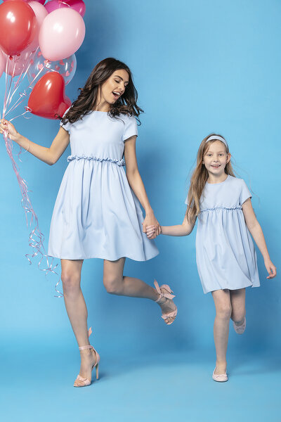 Jasnoniebieska letnia sukienka z marszczeniem pod biustem