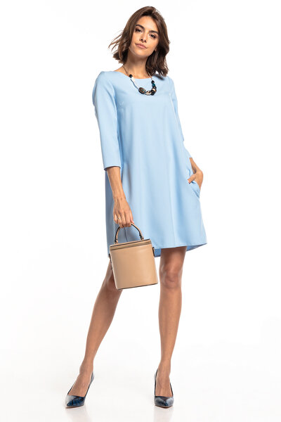 Jasnoniebieska sukienka z marszczeniem na plecach