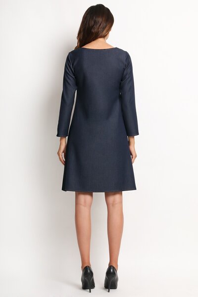 Jeansowa sukienka o trapezowym fasonie