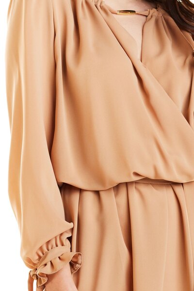 Karmelkowa sukienka mini w stylu boho